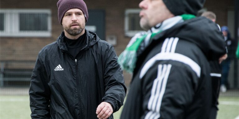 Adrian Cetera (l.) fühlt sich beim SV Bossendorf „sauwohl“.