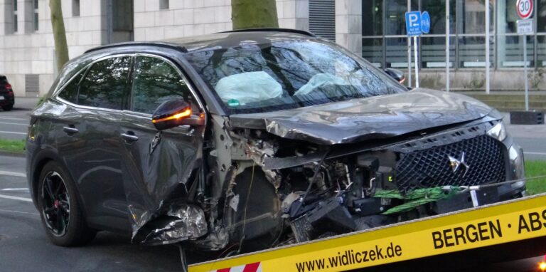 Über den heftigen Unfall auf dem Wall diskutierten auch unsere Nutzer auf Facebook.
