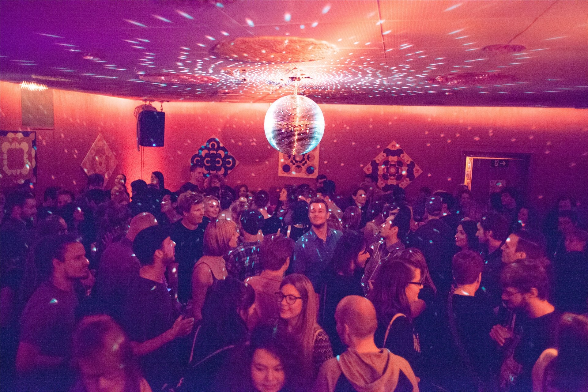 In Dortmunder Clubs wie der Großmarktschänke kann wieder gefeiert werden – auch der Tanz in den Mai. (Archiv)