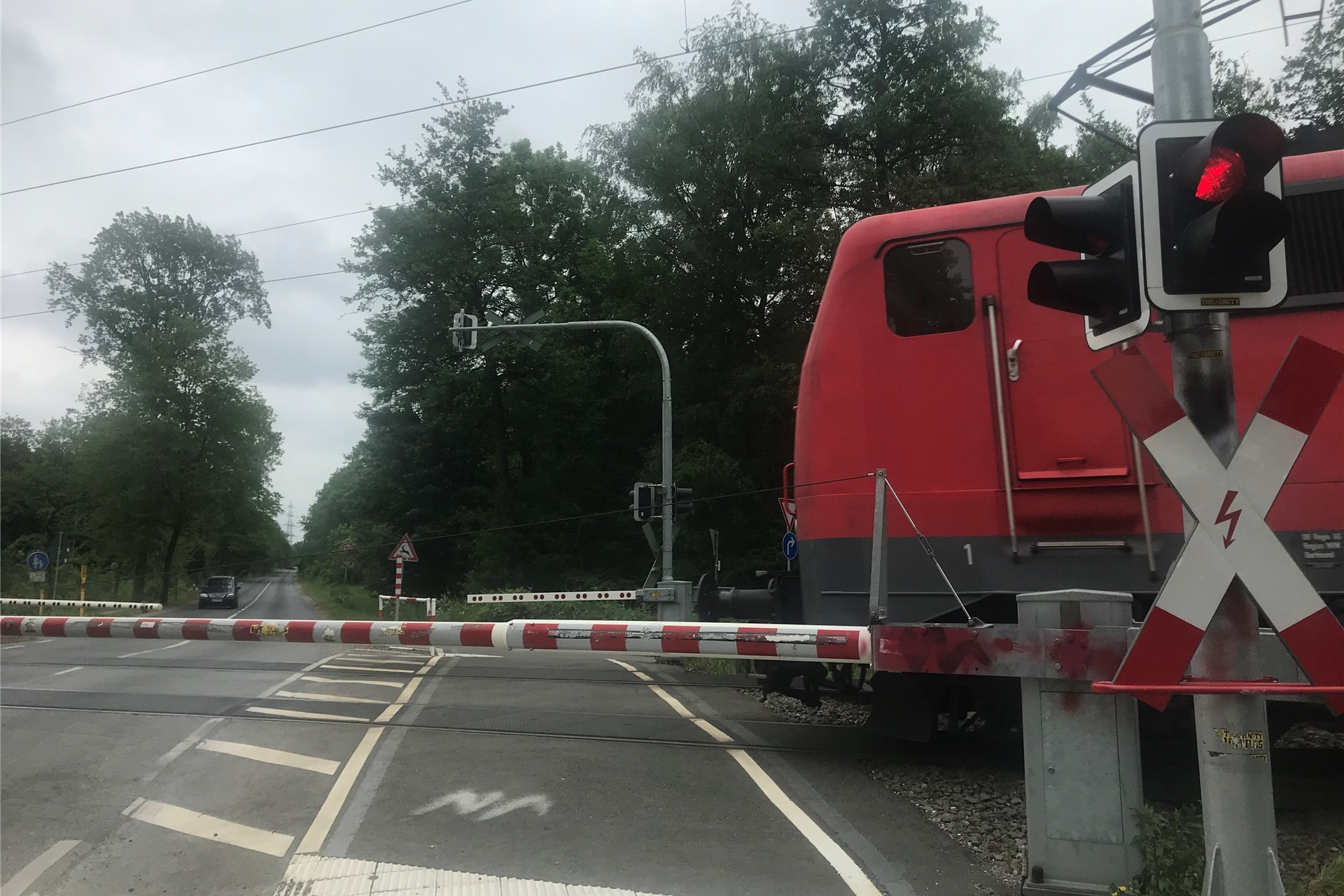 Der Bahnübergang am Deininghauser Weg wird er für gut 48 Stunden komplett gesperrt.