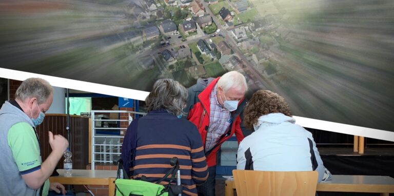 Gespräche bei einer Zwangsversteigerung eines Zweifamilienhauses in Dorsten.