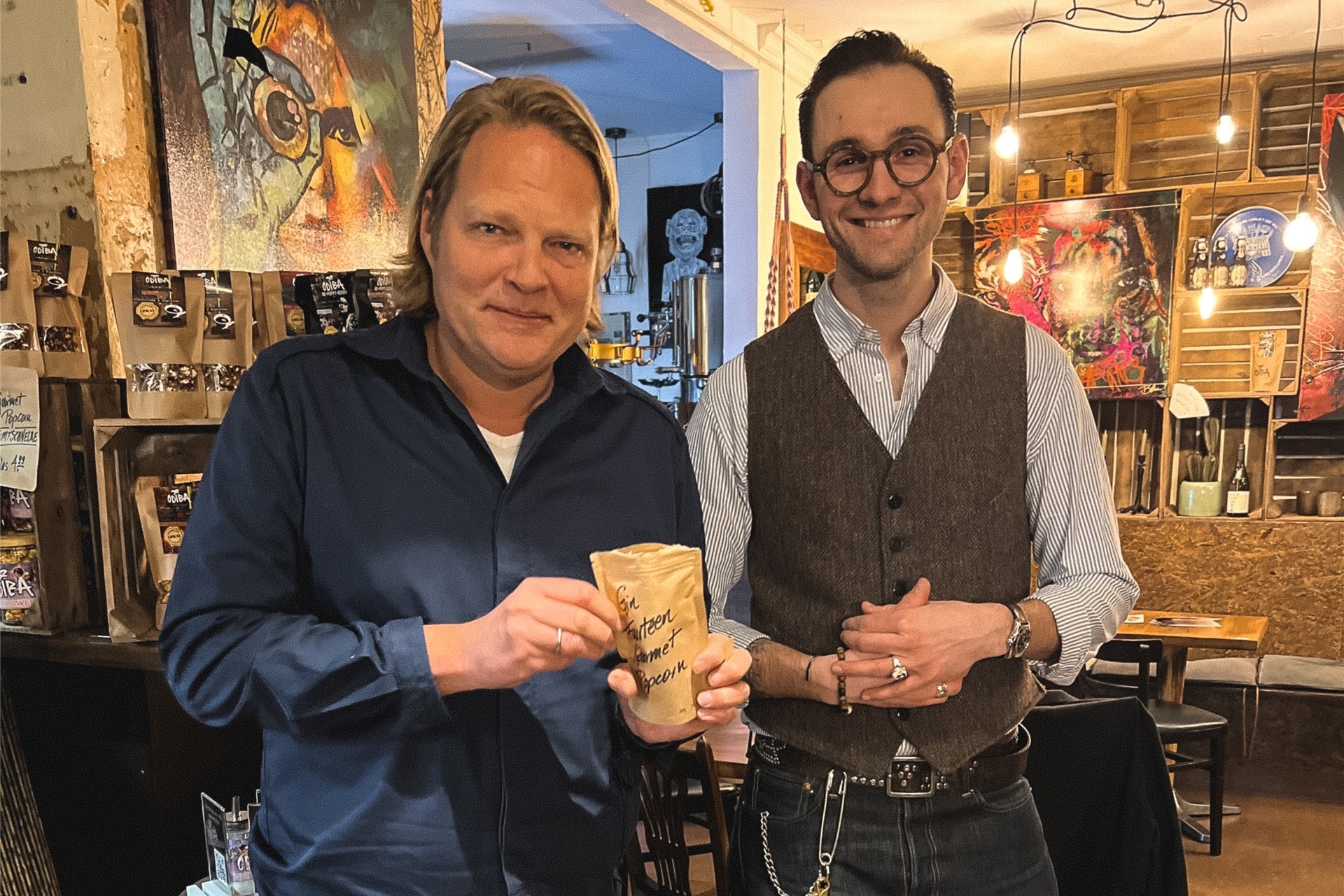 Sternekoch Björn Freitag und Josef Bathen von der Kaffeerösterei Odiba
