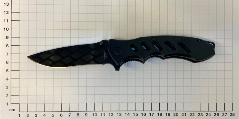 Dieses Einhandmesser haben Bundespolizisten bei dem 18-jährigen Halterner sichergestellt.
