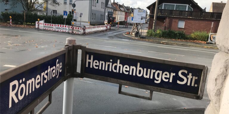 An der Kreuzung der B235 in Habinghorst mit der Römerstraße kam es zu einem Auffahrunfall. Der Verursacher flüchtete dann über die Römerstraße vom Unfallort.
