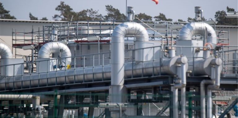 Blick auf Rohrsysteme und Absperrvorrichtungen in der Gasempfangsstation der Ostseepipeline Nord Stream 1 und der Übernahmestation der Ferngasleitung OPAL (Ostsee-Pipeline-Anbindungsleitung) in Lubmin.