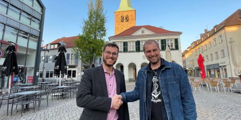 Die beiden Vorsitzenden Björn Wesler (Sag JA zu Dorsten, l.) und Lorenzo Köller (DIA)