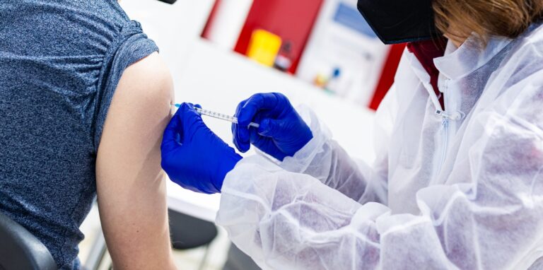 Nur noch wenige Menschen lassen sich auch in Herten eine Spritze gegen das Coronavirus verabreichen.