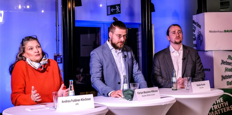 1000 Euro, wenn Eltern auf einen Kita-Platz verzichten? Mit diesem Vorstoß eckt AfD-Kandidatin Andrea Fuldner-Kirchner insbesondere bei Florian-Massimo Hilbrand (Grüne) und Hauke Kuster (Linke) kräftig an.