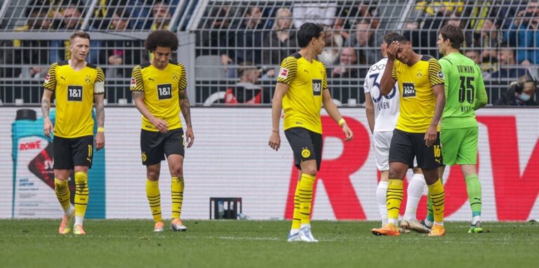 Beim 3:4 gegen Bochum von der Rolle: BVB-Innenverteidiger Manuel Akanji (r.).