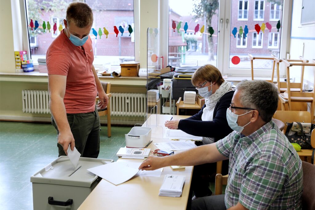 In Haltern-Sythen war im Wahllokal am Sonntagvormittag ordentlich Betrieb. In Haltern-Sythen war im Wahllokal am Sonntagvormittag ordentlich Betrieb.