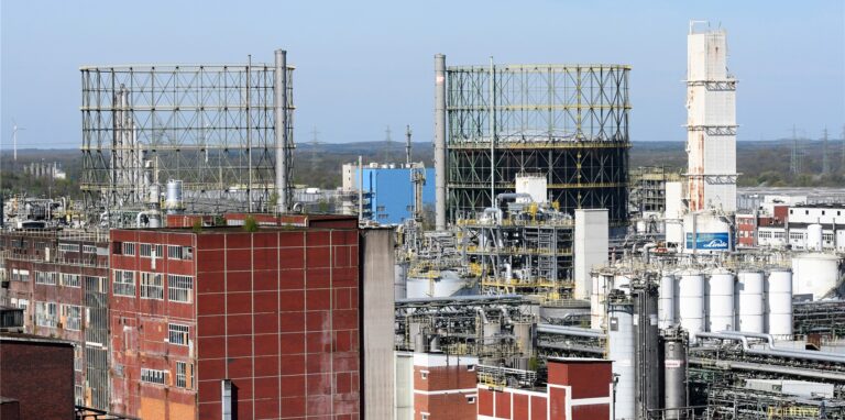 Ein Blick über den Chemiepark. Evonik will dort einen wichtigen Geschäftsbereich verkaufen.