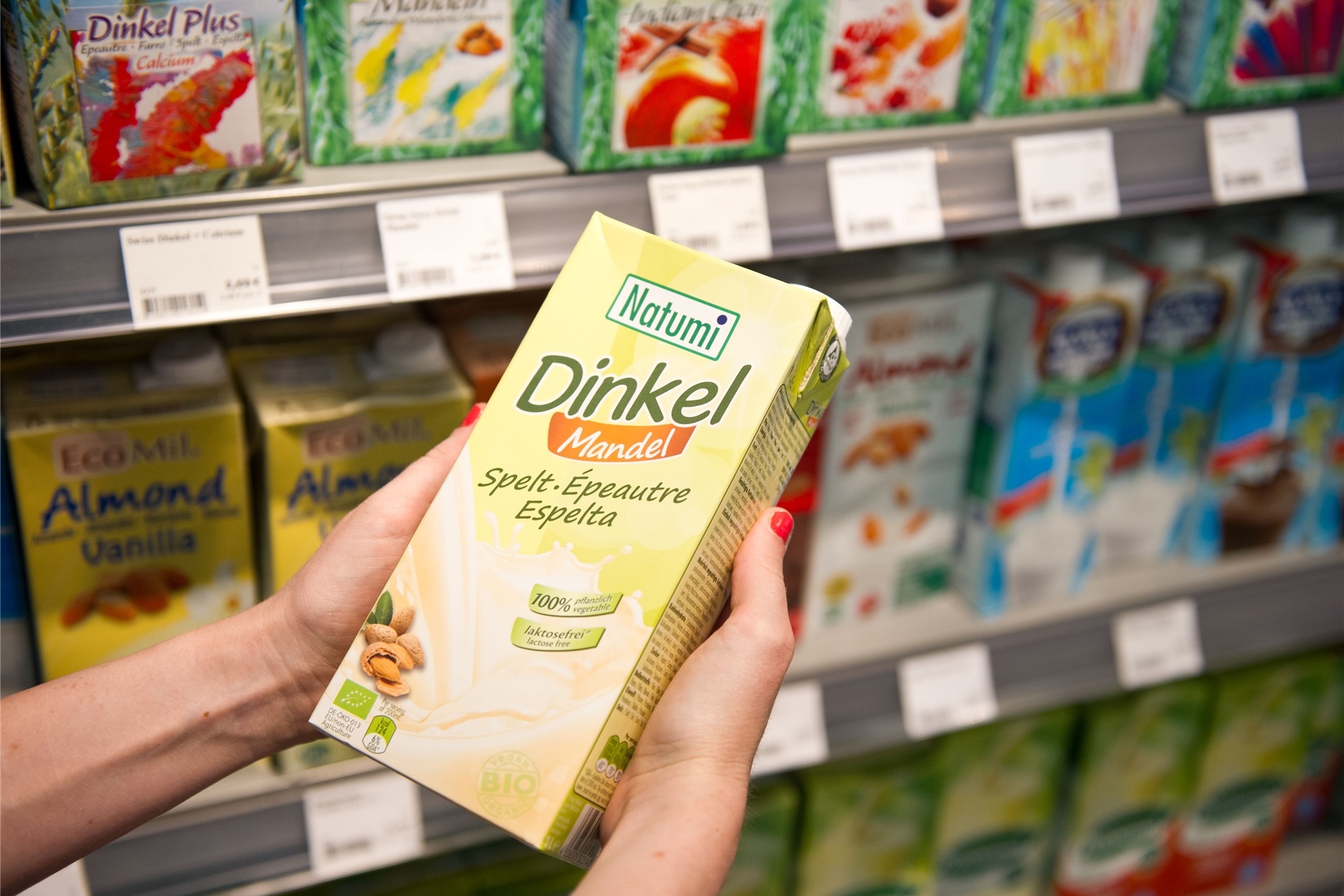 Von Soja bis Hafer: Es gibt in den Supermarktregalen mittlerweile zahlreiche Alternativen zur klassischen Kuhmilch.