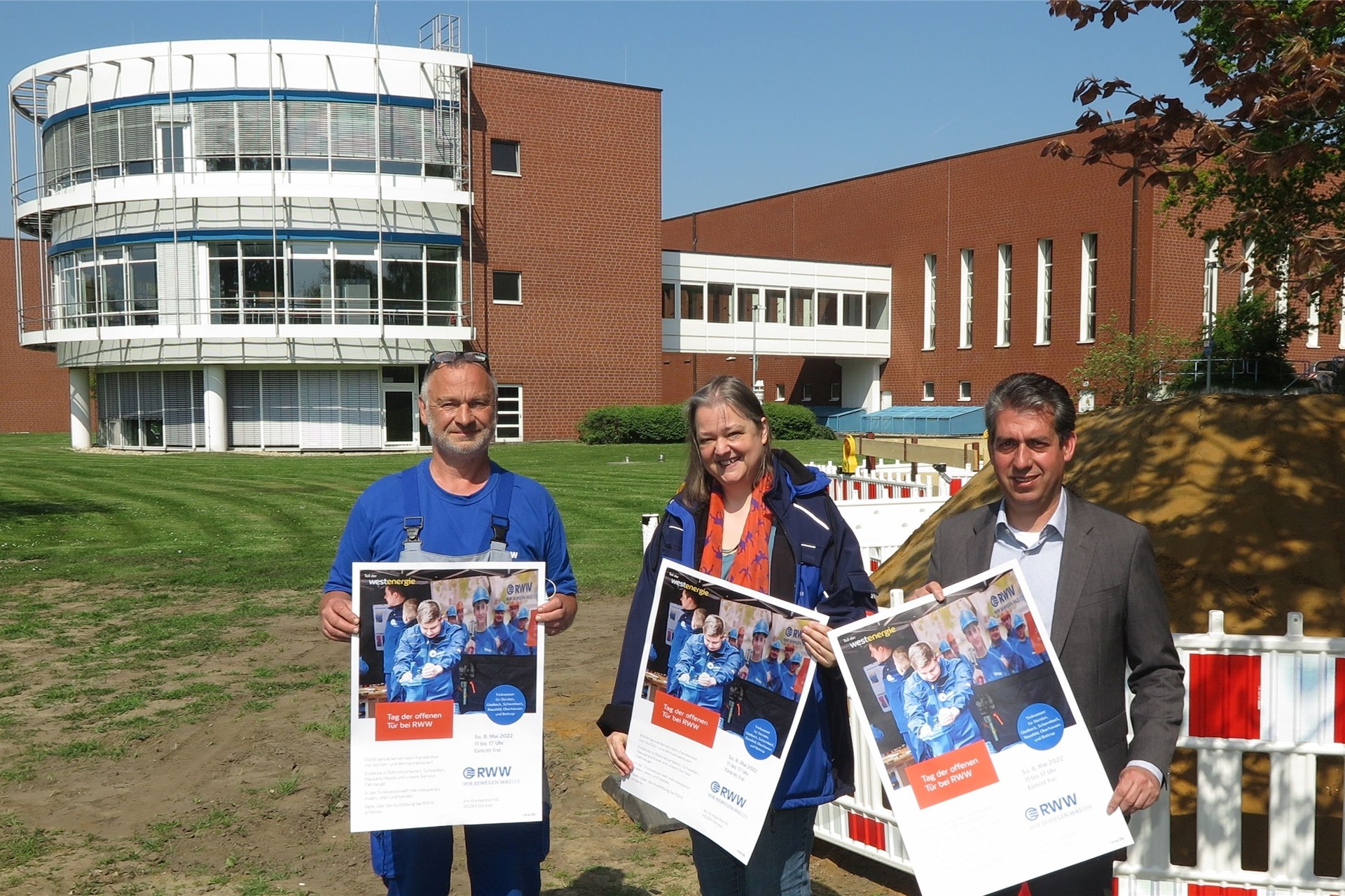Die RWW-Mitarbeiter Daniel Kaul, Miriam Schmalhaus und Ramon Steggink (v.l.) laden zum Besuch des „Tags der offenen Tür“ ein.