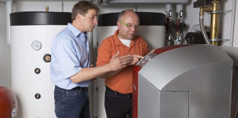 Ob eine Wärmepumpe die richtige Anschaffung für den Neubau oder die Sanierung im Altbau ist, muss man genau überlegen.