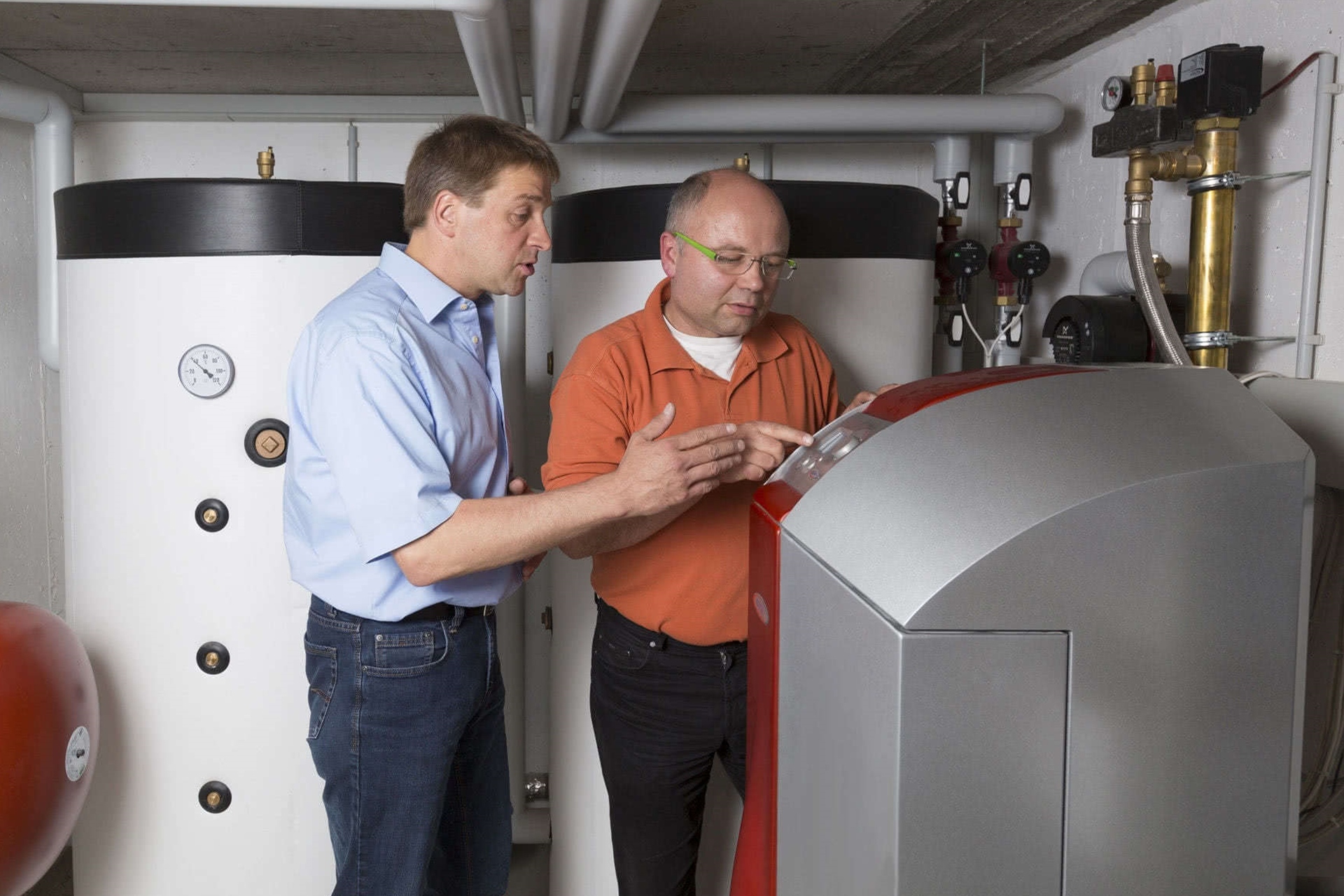 Ob eine Wärmepumpe die richtige Anschaffung für den Neubau oder die Sanierung im Altbau ist, muss man genau überlegen.