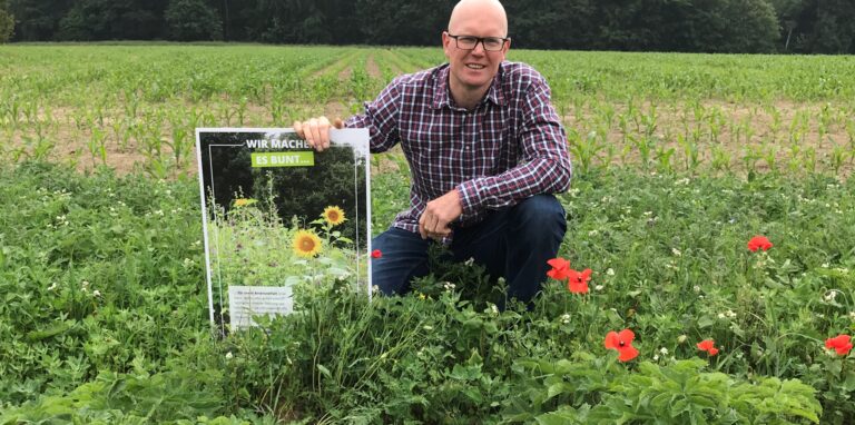 Cornelius Hubbert hatte auf vielen der von ihm bewirtschafteten Äcker 2019 erstmals Blühstreifen gesät. Wie er machen es inzwischen viele Landwirte, aber auch andere Akteure in Castrop-Rauxel.