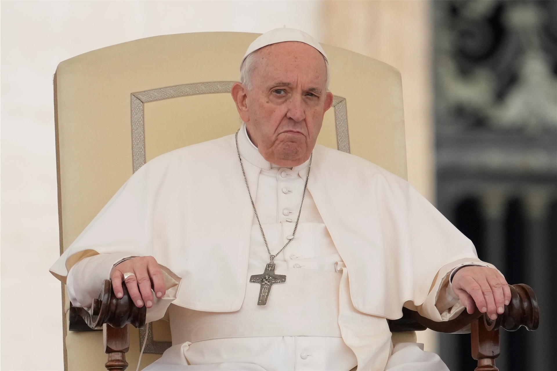 Papst Franziskus nimmt an einer Generalaudienz unter freiem Himmel auf dem Petersplatz im Vatikan teil.
