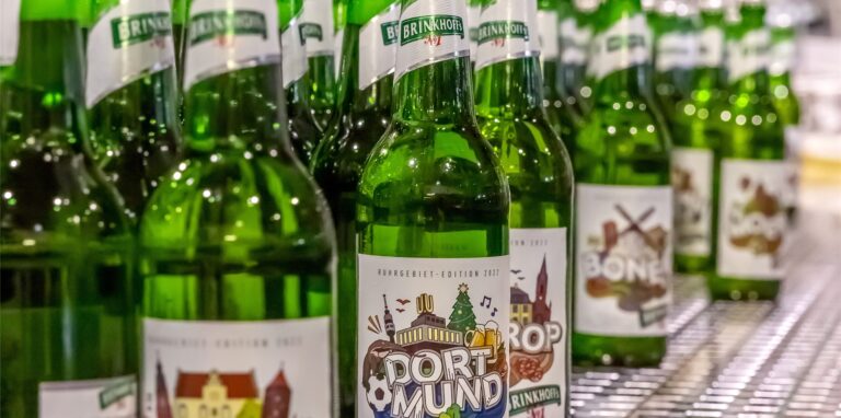 Für zahlreiche Ruhrgebietsstädte produziert Brinkhoffs in diesem Jahr eine neue Motiv-Flasche: natürlich für Dortmund, ebenso für Haltern, aber auch für Herten.
