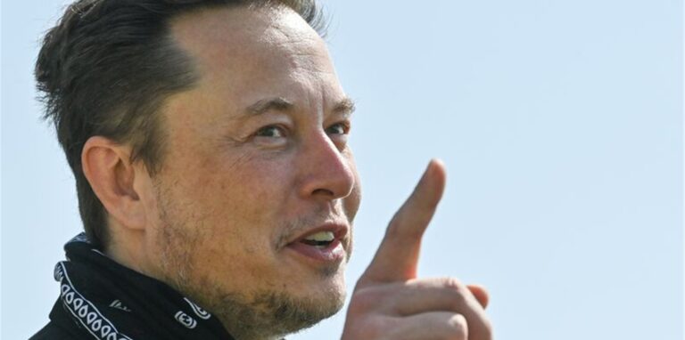 Elon Musks Raumfahrtfirma SpaceX hat der Ukraine Anlagen zur Nutzung des Starlink-Satellitennetzes zur Verfügung gestellt – damit bekommt man schnelles Internet aus dem All.