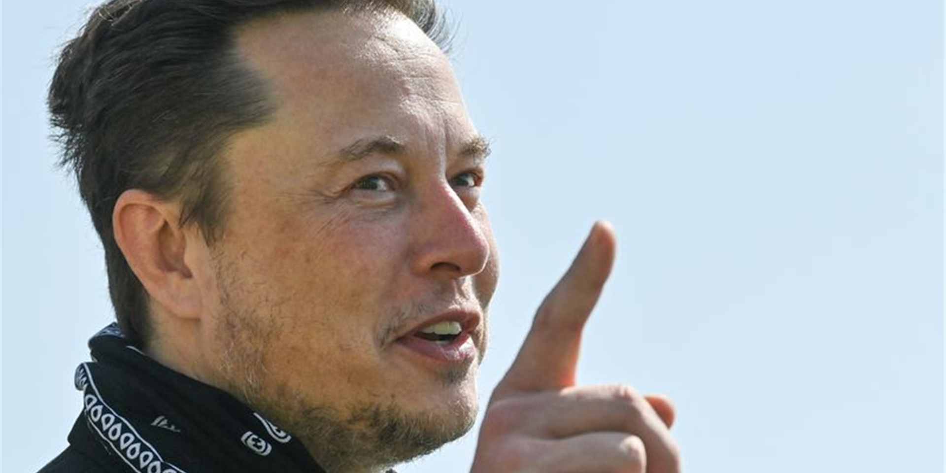 Elon Musks Raumfahrtfirma SpaceX hat der Ukraine Anlagen zur Nutzung des Starlink-Satellitennetzes zur Verfügung gestellt – damit bekommt man schnelles Internet aus dem All.