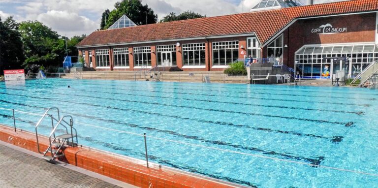 Auch das Schwimmerbecken im Freibad Backum ist von Verunreinigungen betroffen. Das Wasser muss wieder abgelassen werden.