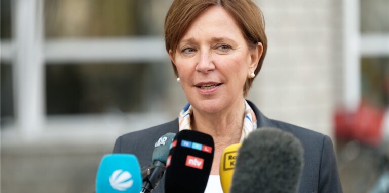 Yvonne Gebauer, Ministerin für Schule und Bildung des Landes Nordrhein-Westfalen (FDP),  steht erneut in der Kritik.
