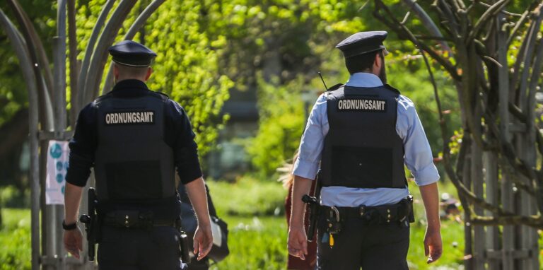 Verstärkte Streifen des Kommunalen Ordnungsdienstes reichen nicht aus, um das Sicherheitsgefühl der Bürger im Stadtgarten zu erhöhen.