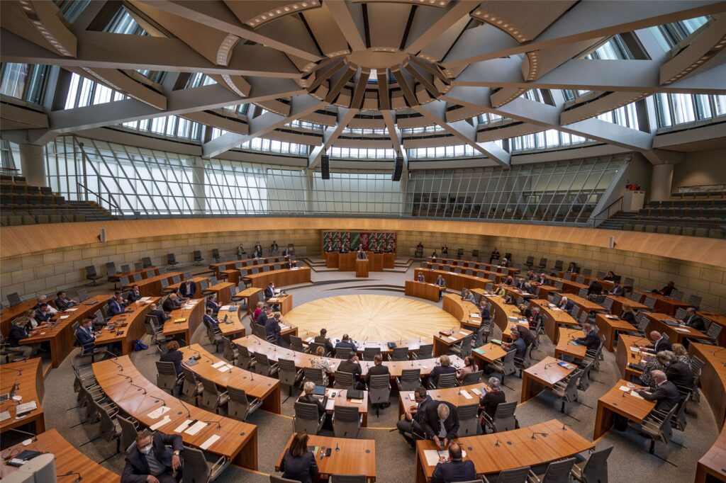 Ein Blick in den Plenarsaal des Landtags in Düsseldorf. Ein Blick in den Plenarsaal des Landtags in Düsseldorf.