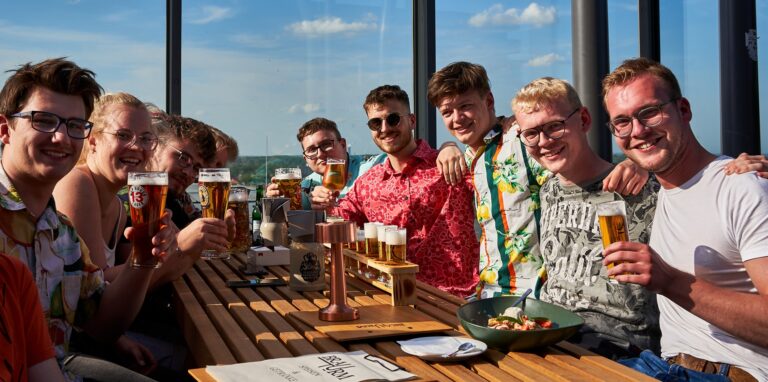Beste Stimmung in Dortmunds neuestem Biergarten auf der Terrasse des Dortmunder U.