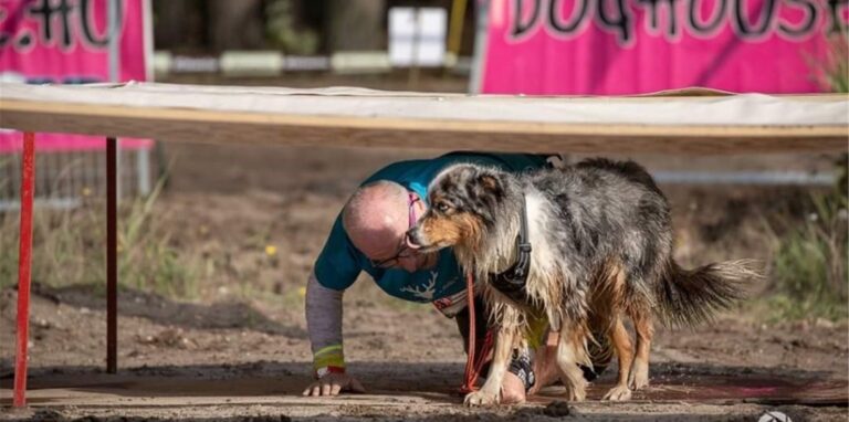 Hier müssen wir wohl durch: Fred Toplak und „Perthy“ beim „Hard Dog Race“ in Gardelegen in Sachsen-Anhalt.