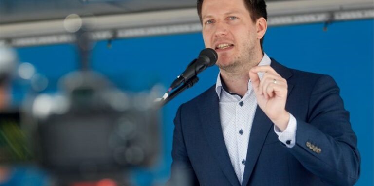 Der nordrhein-westfälische Landesparteichef der AfD Martin Vincentz spricht.