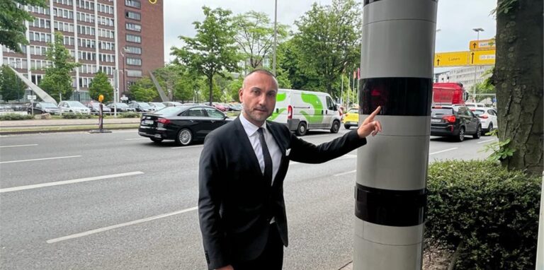 Der Dortmunder Verkehrsanwalt Özkan Arikan wirft der Stadt vor, sich bei der Auswertung der Messungen nicht an die Bedienungsanleitung für den Blitzer am Ostwall zu halten.
