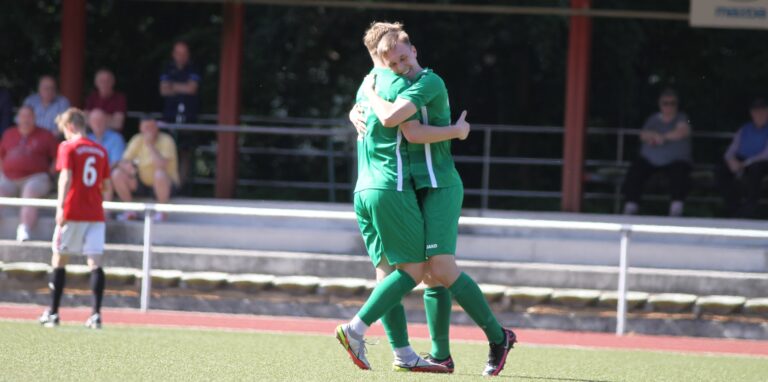 Jonas Brinkbäumer (r.) bejubelte seinen Treffer mit Fabian Beckmann.