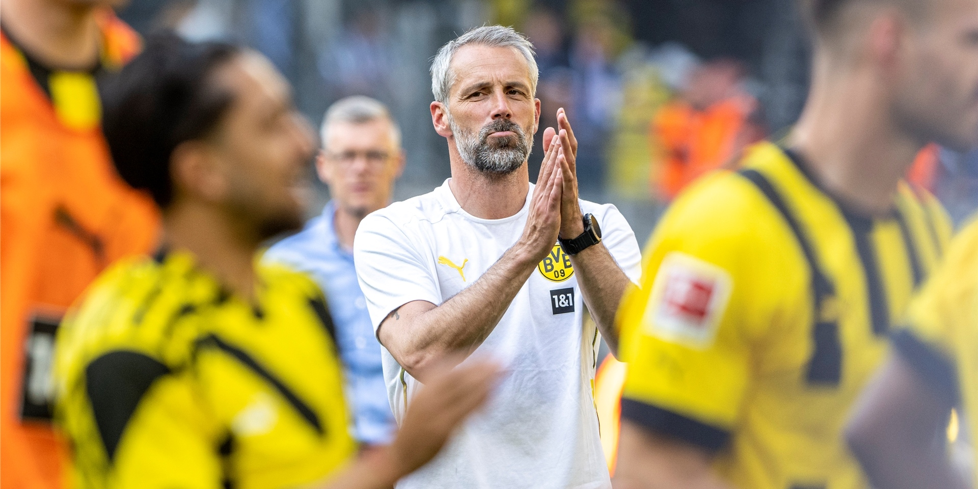 Ex-BVB-Trainer Marco Rose klatscht in die Hände.