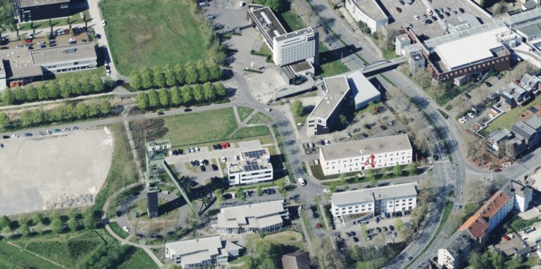 Der ehemalige VEW- und RWE-Büroturm im Erin-Park (oben in der Mitte) steht quasi leer, wird derzeit im Netz zur Miete angeboten. Für rund 9000 Euro monatlich (inklusive Nebenosten).