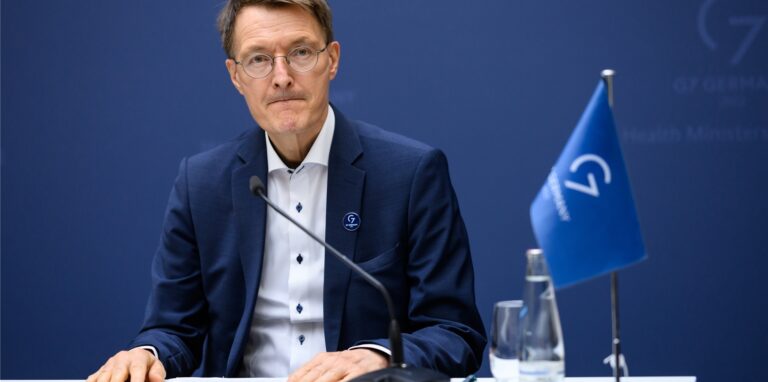 Bundesgesundheitsminister Karl Lauterbach bereitet Maßnahmen zur Affenpocken-Eindämmung vor.