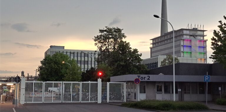 Die Feuerwehr Marl ist am Dienstagabend zum Chemiepark ausgerückt.