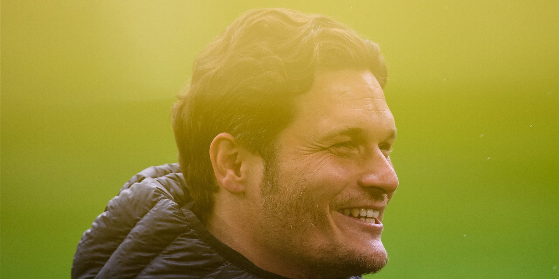 BVB-Trainer Edin Terzic lacht.