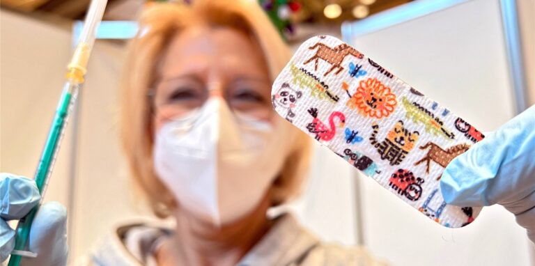 Kinder-Impfungen gegen Corona – hier eine Szene von einem früheren Impftermin in der Stadthalle Kamen – könnten jetzt wieder stärker nachgefragt werden.