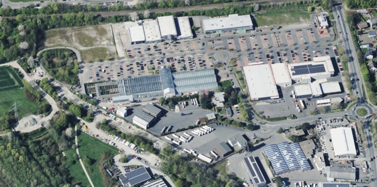 Im Westring-Center ist lange kein neue Neubau mehr hinzugekommen. Nach wie vor stehen die beiden Freiflächen oben rechts neben dem Burger King und oben links neben Fressnapf und Co. zur Vermarktung an.