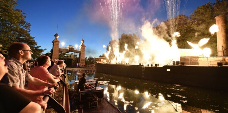 Bei der Extraschicht am Schiffshebewerk Henrichenburg soll es in diesem Jahr wieder Feuershows am Wasser geben.