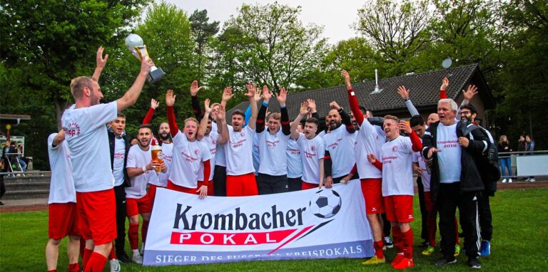Die Spvgg. Erkenschwick feiert 2019 den Kreispokalsieg nach dem 3:0-Erfolg beim SC Reken.
