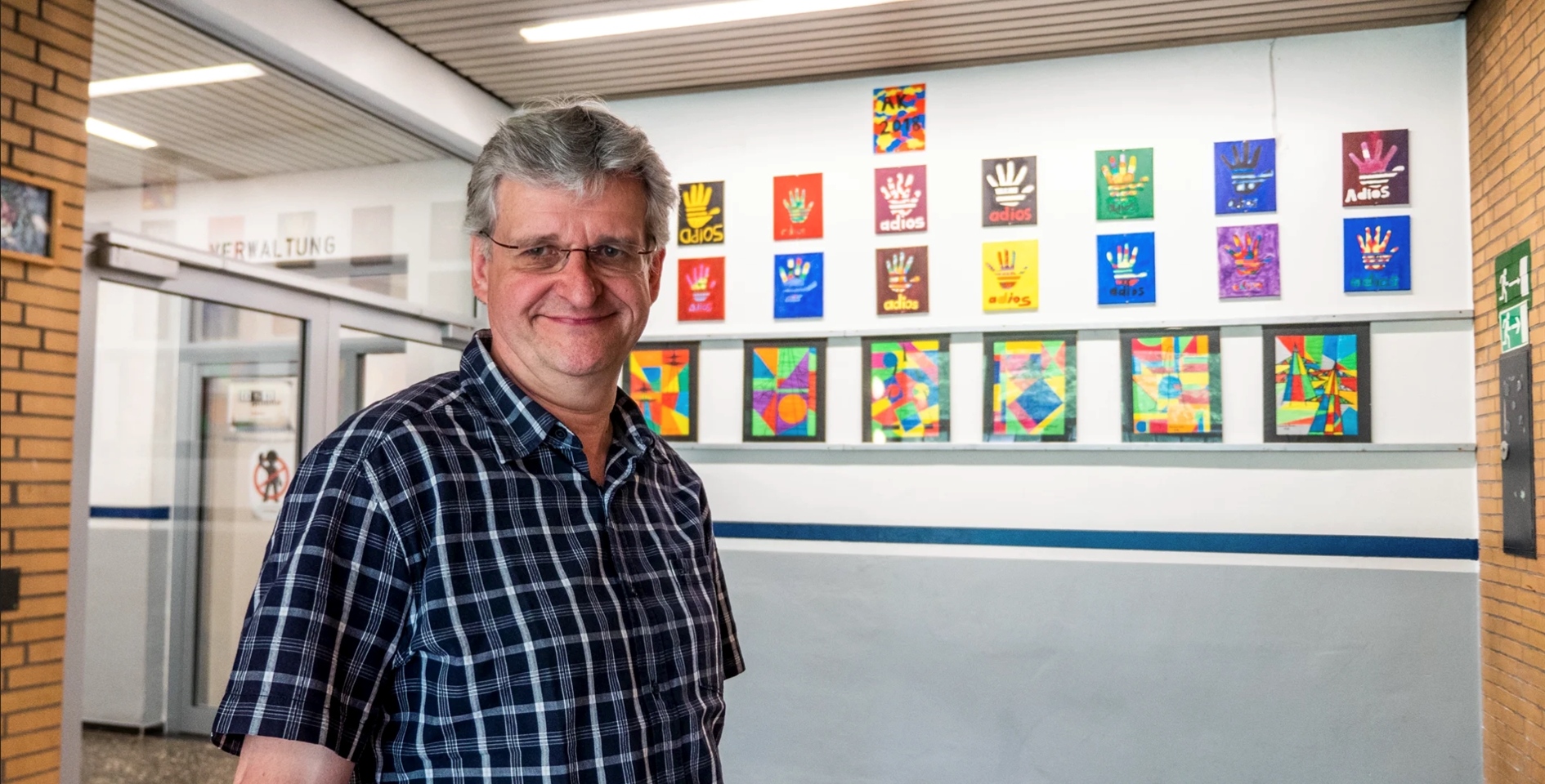 Der Schulleiter Thomas Janssen führt die RZ-Redaktion durch die schon bald verlassene Schule.