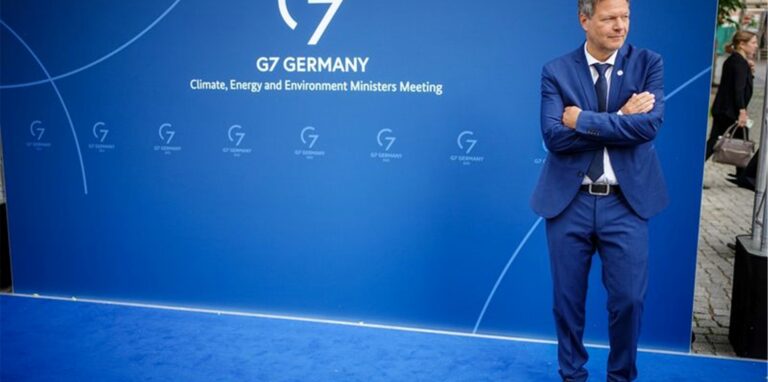 Wirtschaftsminister Robert Habeck will die Klima- und Energiekrise gemeinsam lösen.