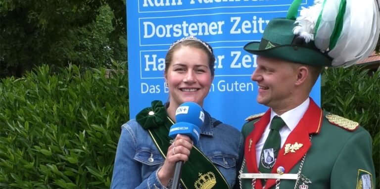 Auch das alte Königspaar Josef Hovenjürgen und Lydia Schlüter nutzten die Fanbox für einige Worte an die Schützengemeinschaft.