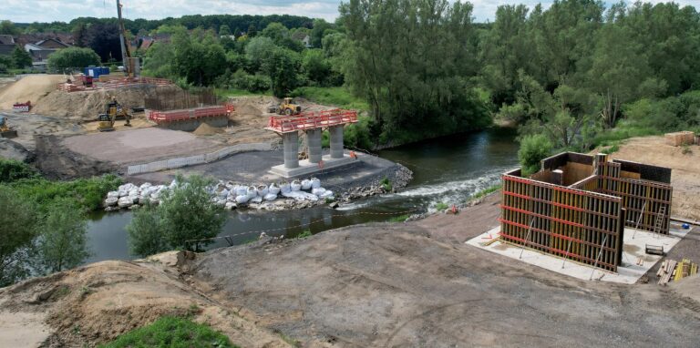 Die Baustelle der Lippebrücke von oben: Es tut sich was.