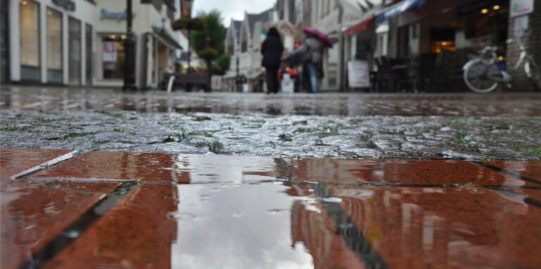 Regen in der Innenstadt von Haltern.
