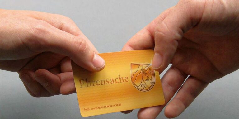 Die Ehrenamtskarte des Landes NRW mit fast 5000 Vergünstigungen soll nun endlich auch in Castrop-Rauxel eingeführt werden.