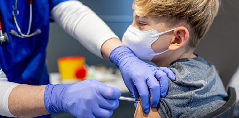 Die Ständige Impfkommission (STIKO) hat ihre Empfehlung für die Impfung von Kindern angepasst.