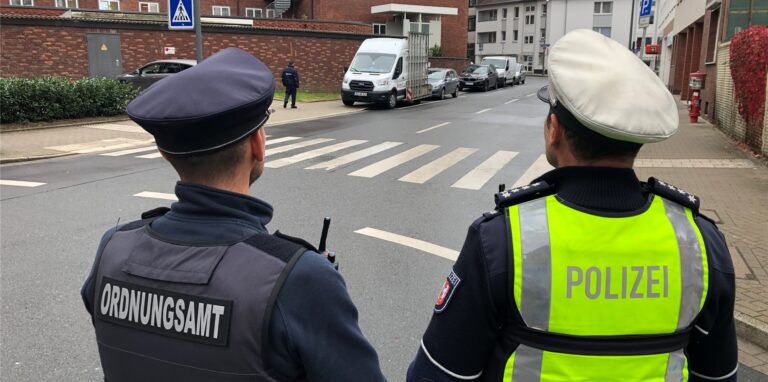 Polizei und Ordnungsamt zeigen immer wieder verstärkt Präsenz rund um den Drogenkonsumraum nahe der Thier-Galerie.